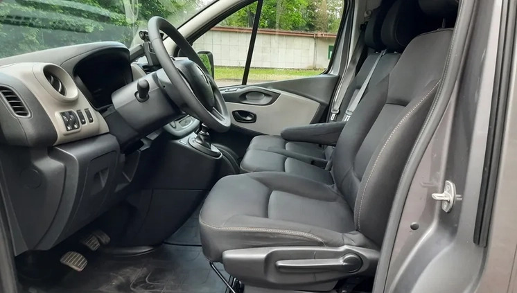 Renault Trafic cena 82900 przebieg: 184400, rok produkcji 2017 z Biała małe 704